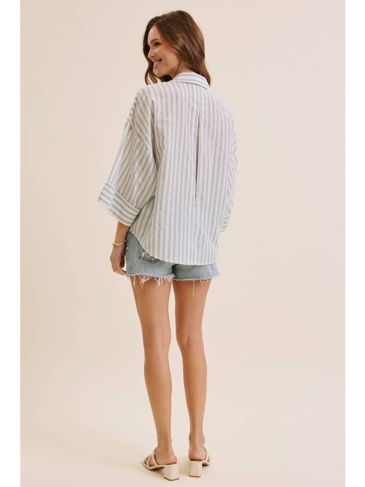 in february – Engroshandel Skjorte med buttondown – til kvinder – PERFEKT STRIBET SKJORTE MED KNAPPER OG BREDE ÆRMER TIL OVERGANGSPERIODEN28