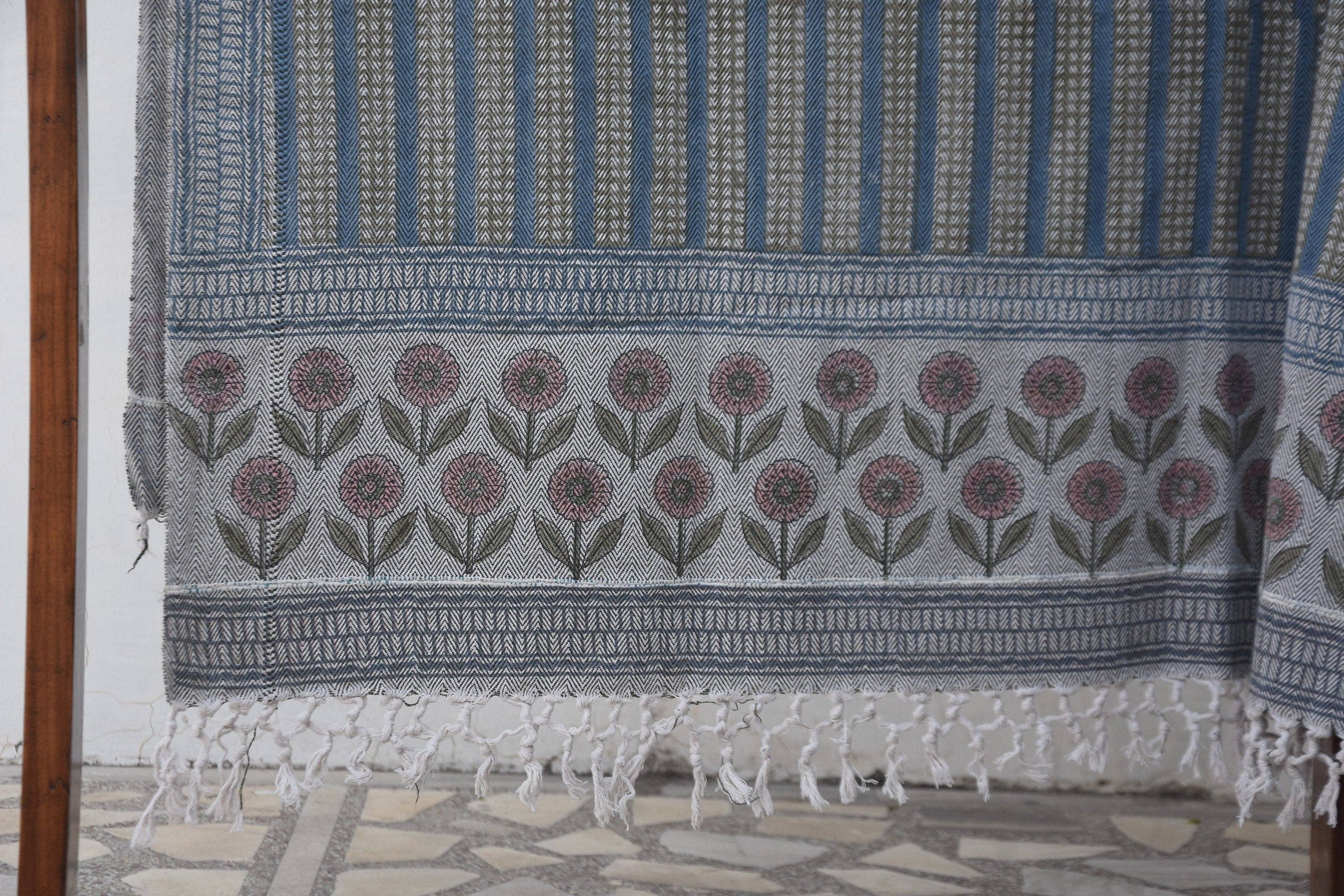 Fabdivine - Vente Plaids - Couverture de canapé à fleurs imprimée en bloc - Pépites de chocolat3