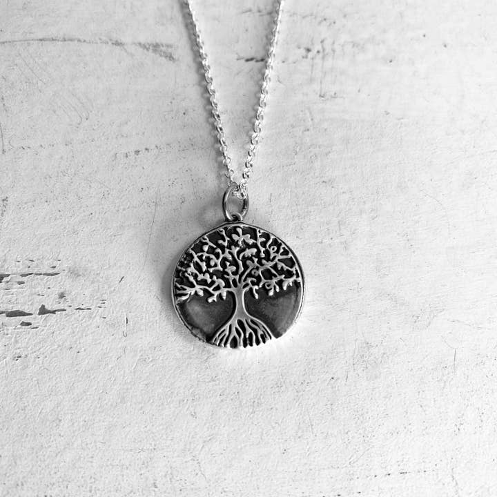 Arbre de vie - Pendentif en cire argenté fait main pour la vente par Heavy Metalz Studio