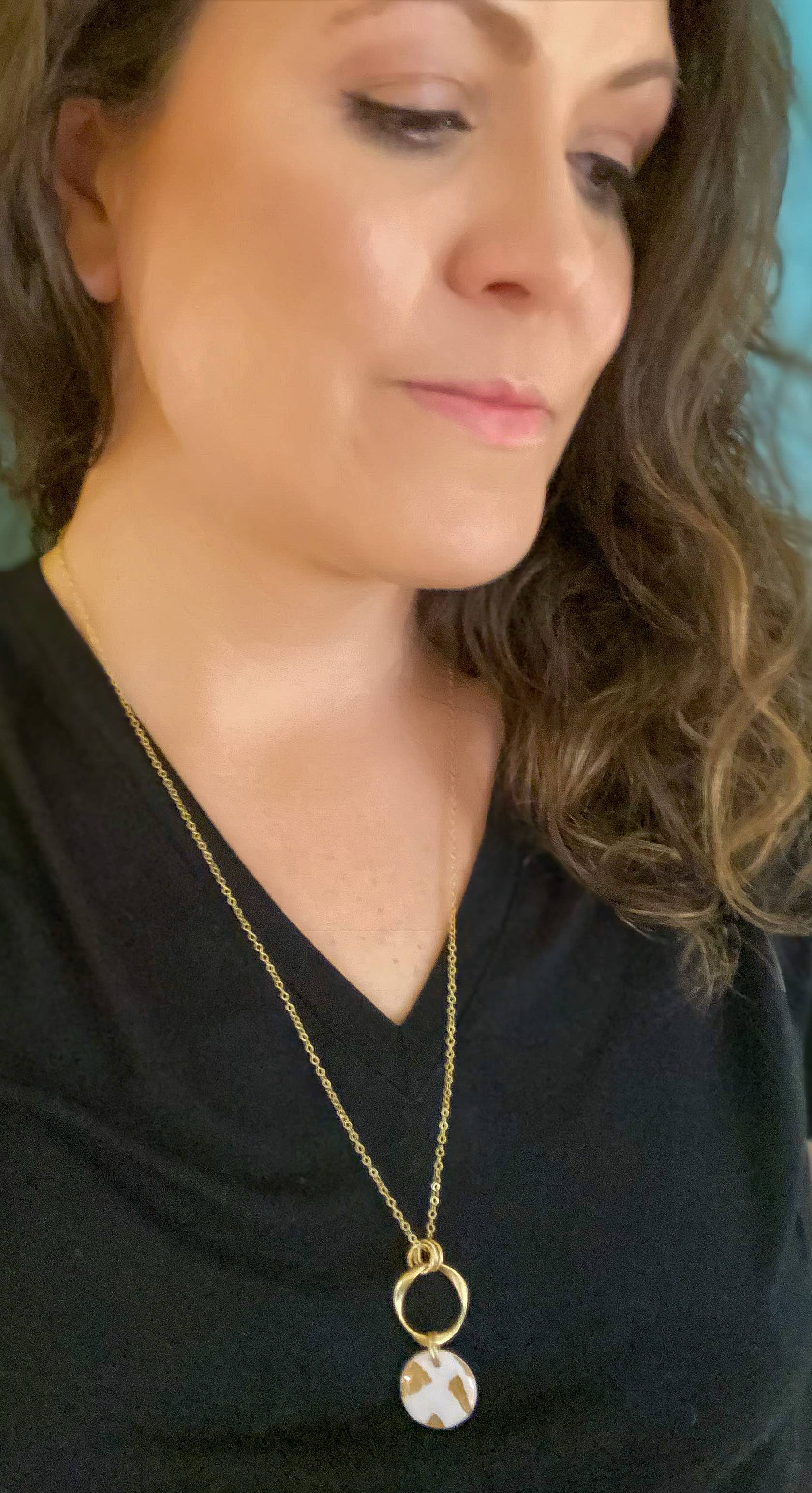 Light Shine - Wholesale Pendant/Charm Necklace - Maria Clay Necklace | White & Gold Statement Necklace4