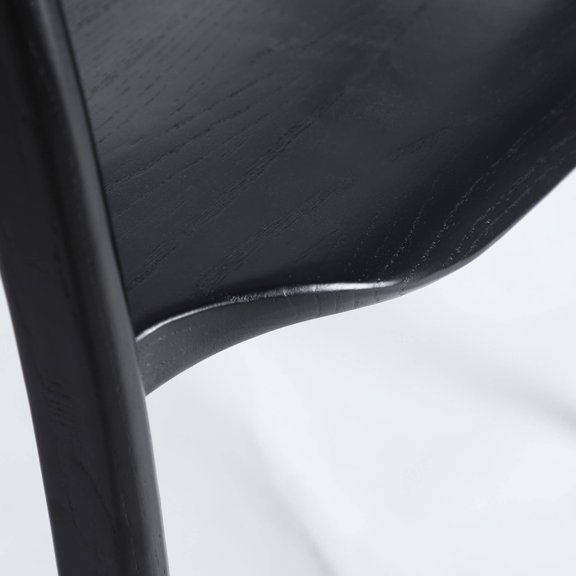 Kodu - Wholesale Chair - Black elm wood chair measuring 42x47x77cm4