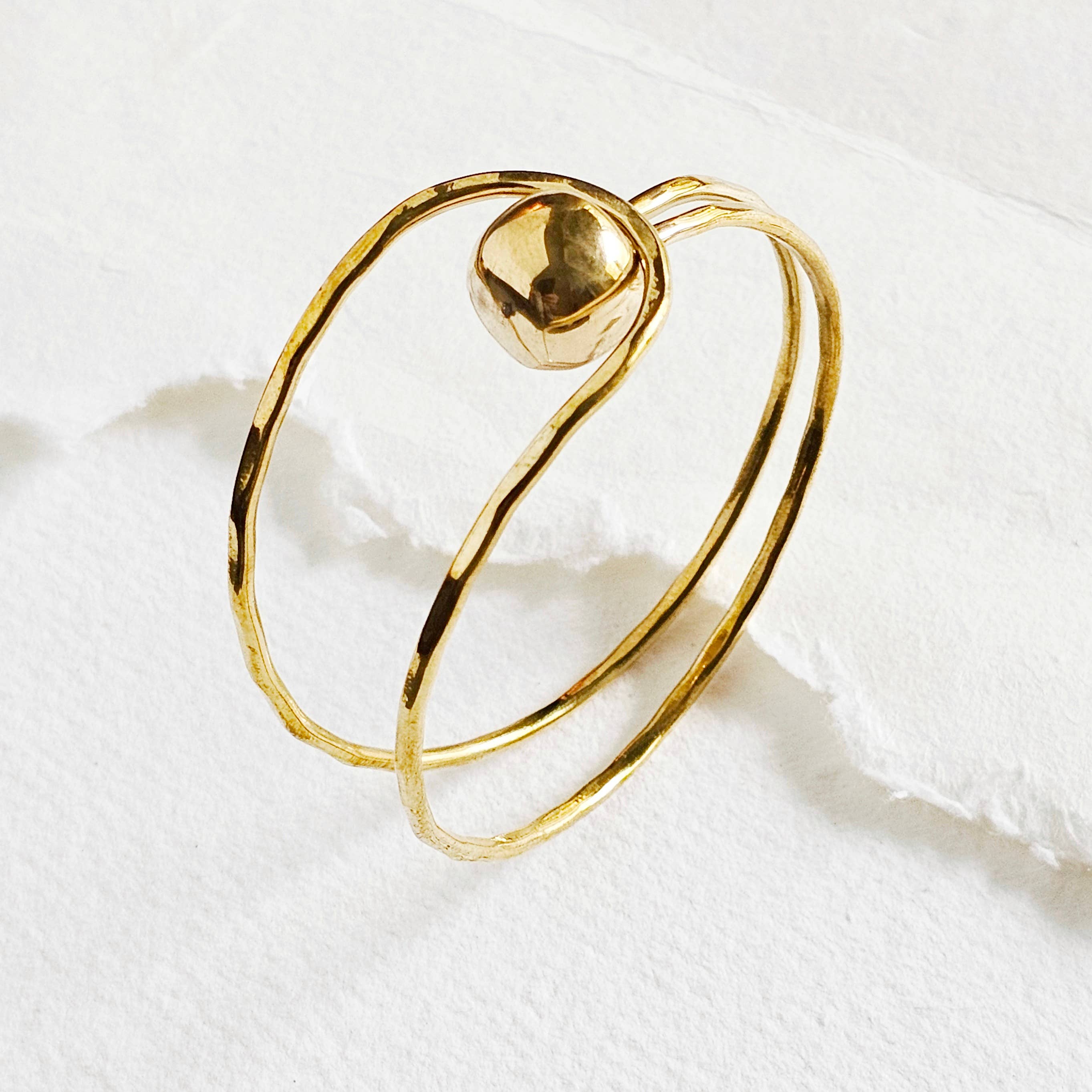 Bisjoux - Wholesale Bangle Bracelet - Brass sphere ball circle bangle bracelet wire1
