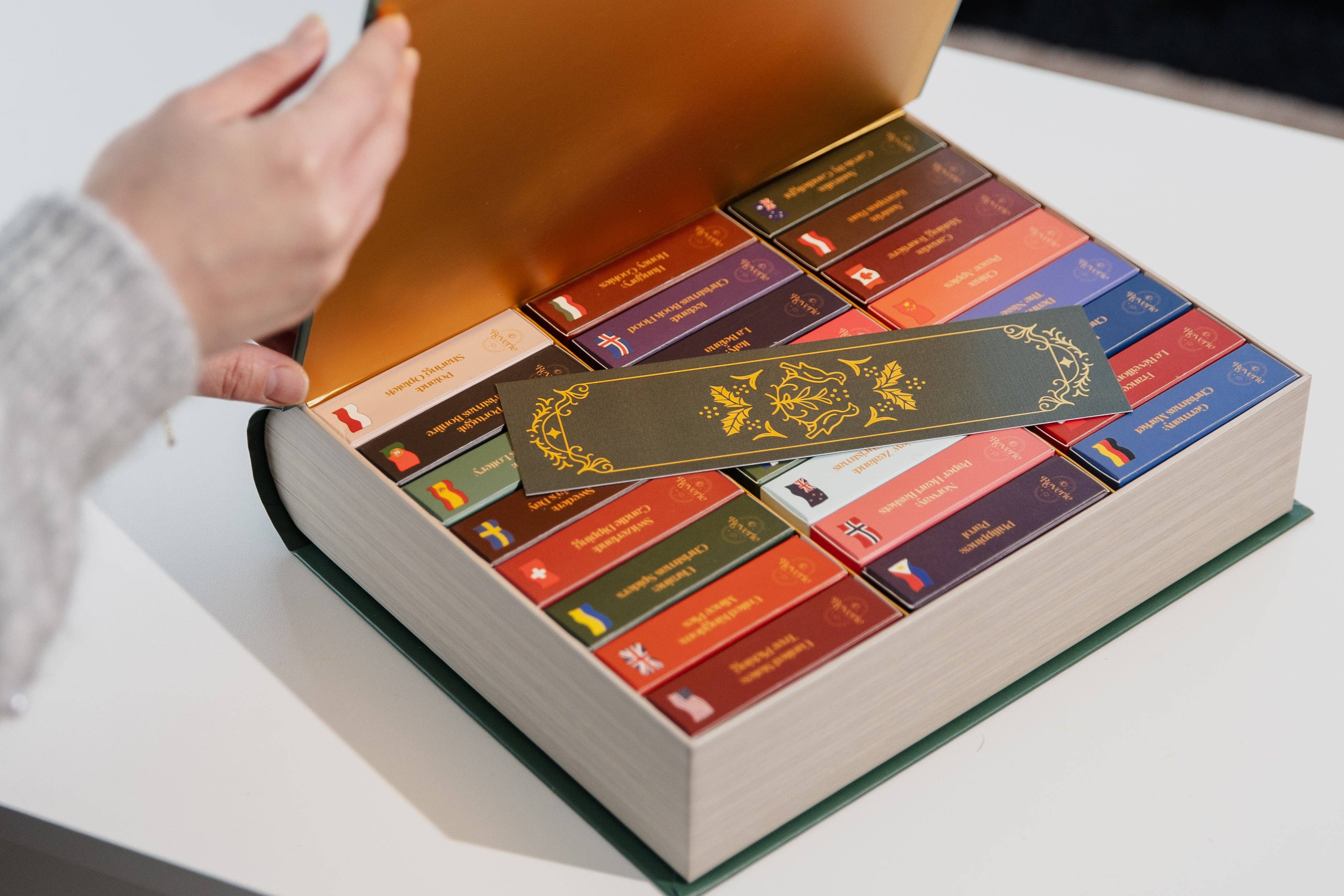 Reverie Puzzles - Wholesale Advent calendar - Christmas Around The World Puzzle Advent Calendar1