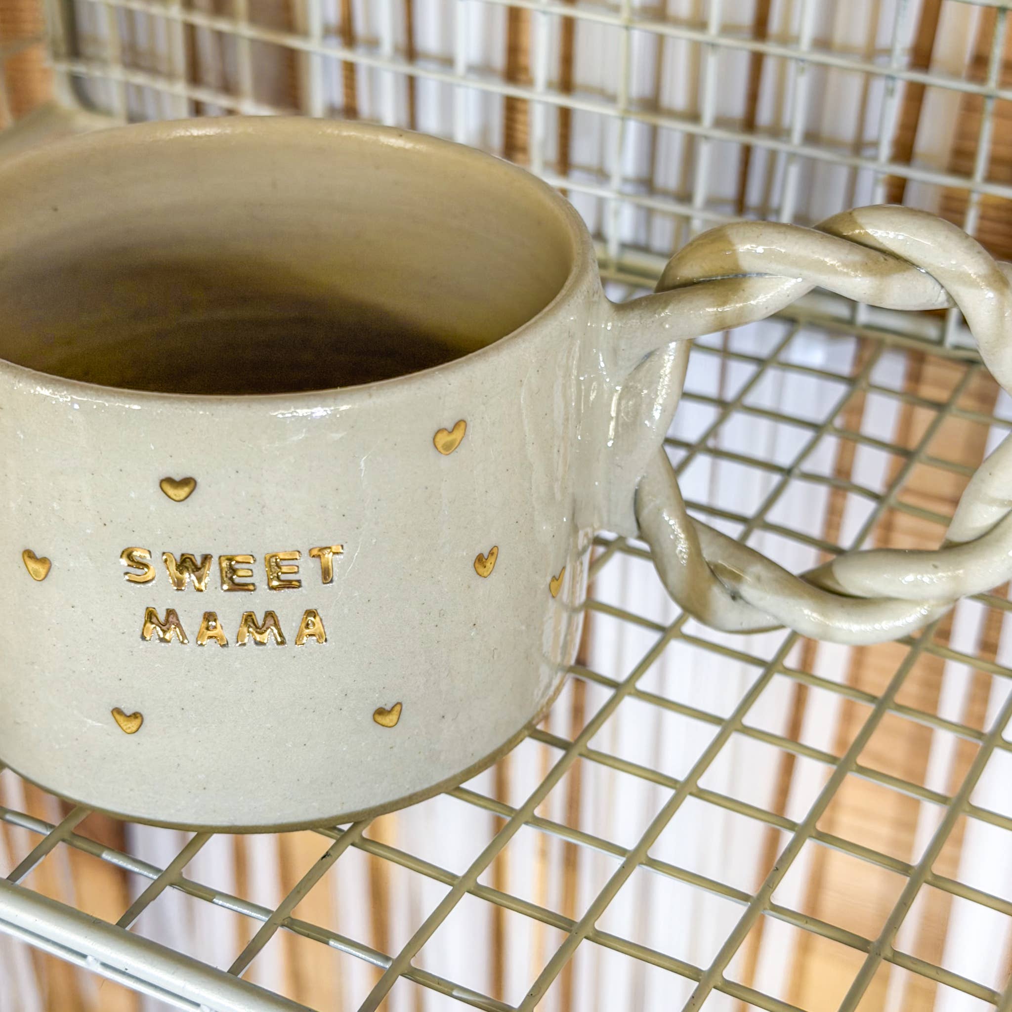 Laëtitia Fauchere – wholesale Coffee/tea cup – MUG SWEET MAMA foam golden hearts3