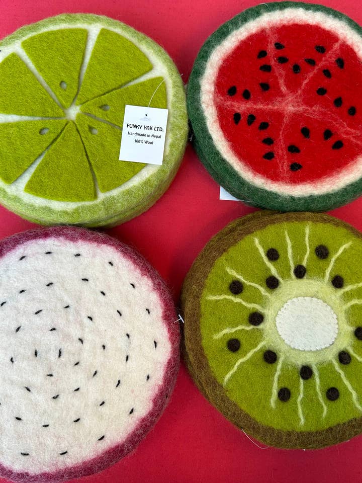 Handgjord frukt drakfrukt grytunderlägg. 20 cm för wholesale av Funky Yak Ltd