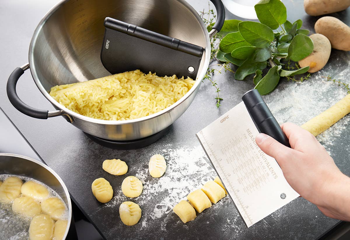 Gefu GmbH - Wholesale Kitchen Tool/Gadget - Dough scraper DUTTO, 2-part1