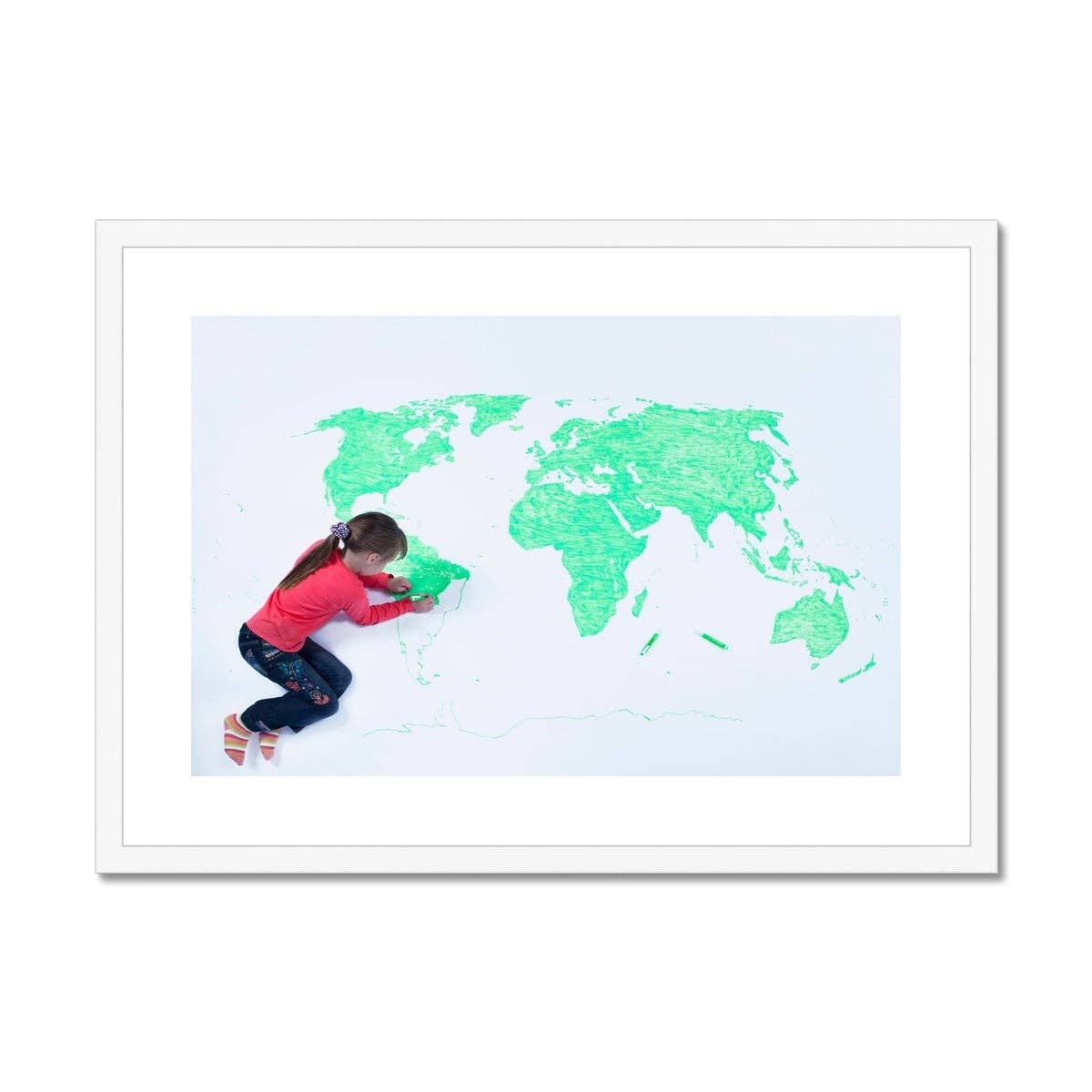 Sorbey - Venta al por mayor Ilustración - Mapa de dibujo de niña del mundo enmarcado y montado1