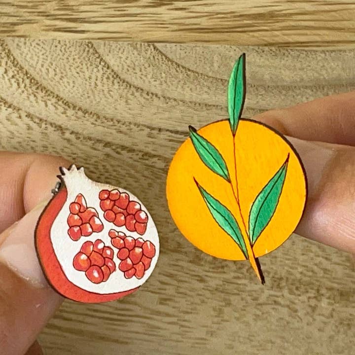 Paar Stecknadeln: Granatapfel für den Großhandel von Poppin' Tags Design