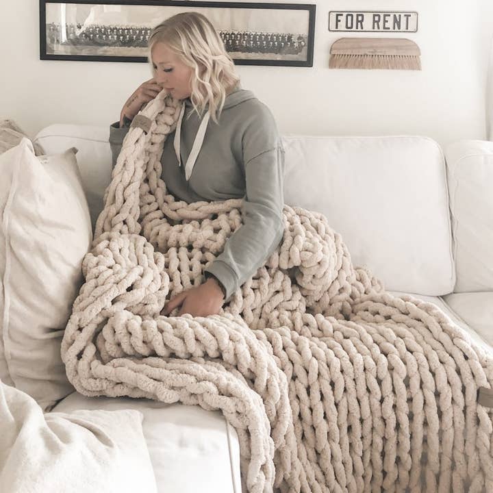 BIG LOViE - Wholesale Throw Blanket - Infinite Chunky Knit Blanket - Big