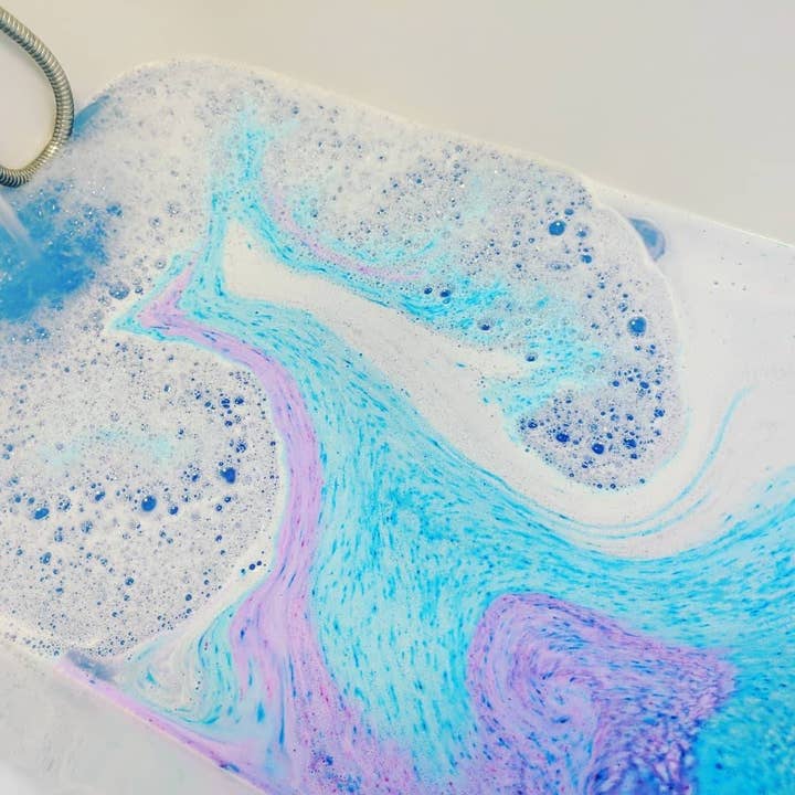 Unique creations soap company – wholesale Bath bomb/fizz – Happy birthday bath bomb2