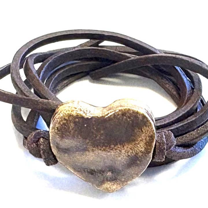 Bracciale in pelle con pizzo e cuore marrone per la vendita all'ingrosso da parte di Chic Le Freak