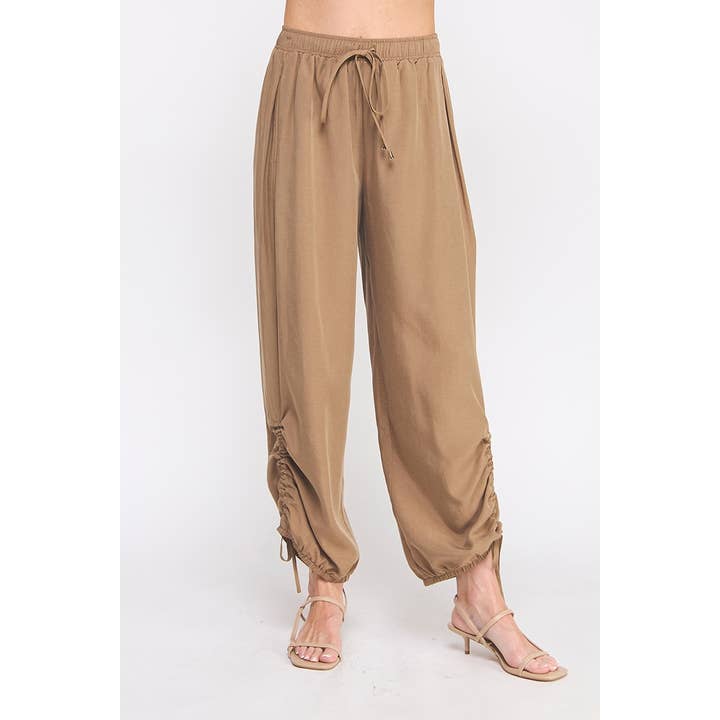 Draperet twill, justerbar scrunch jogger for engroshandel hos Allie Rose