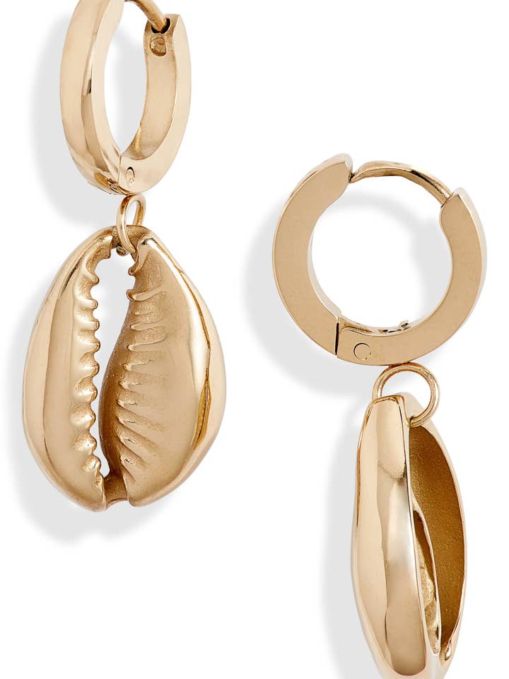 Pendientes colgantes Shell Huggie para venta al por mayor de Knotty Accessories