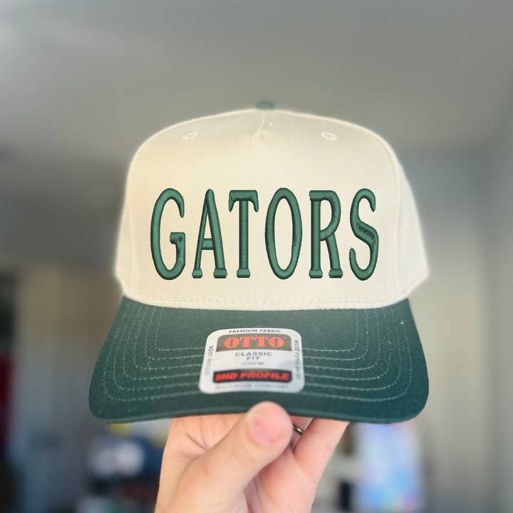 Chapeau brodé GATORS pour la vente par Southern N Savvy