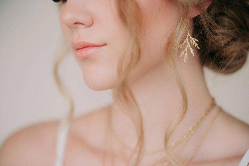 A Pocket of Posies - Vente Boucles d'oreilles pendantes - Boucles d'oreilles branche de cèdre1