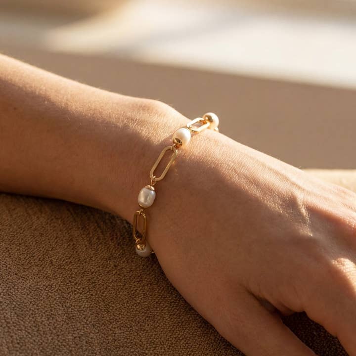 Freshwater Pearl And Oval Chain Bracelet for wholesale by The Looks by Fame Accessories