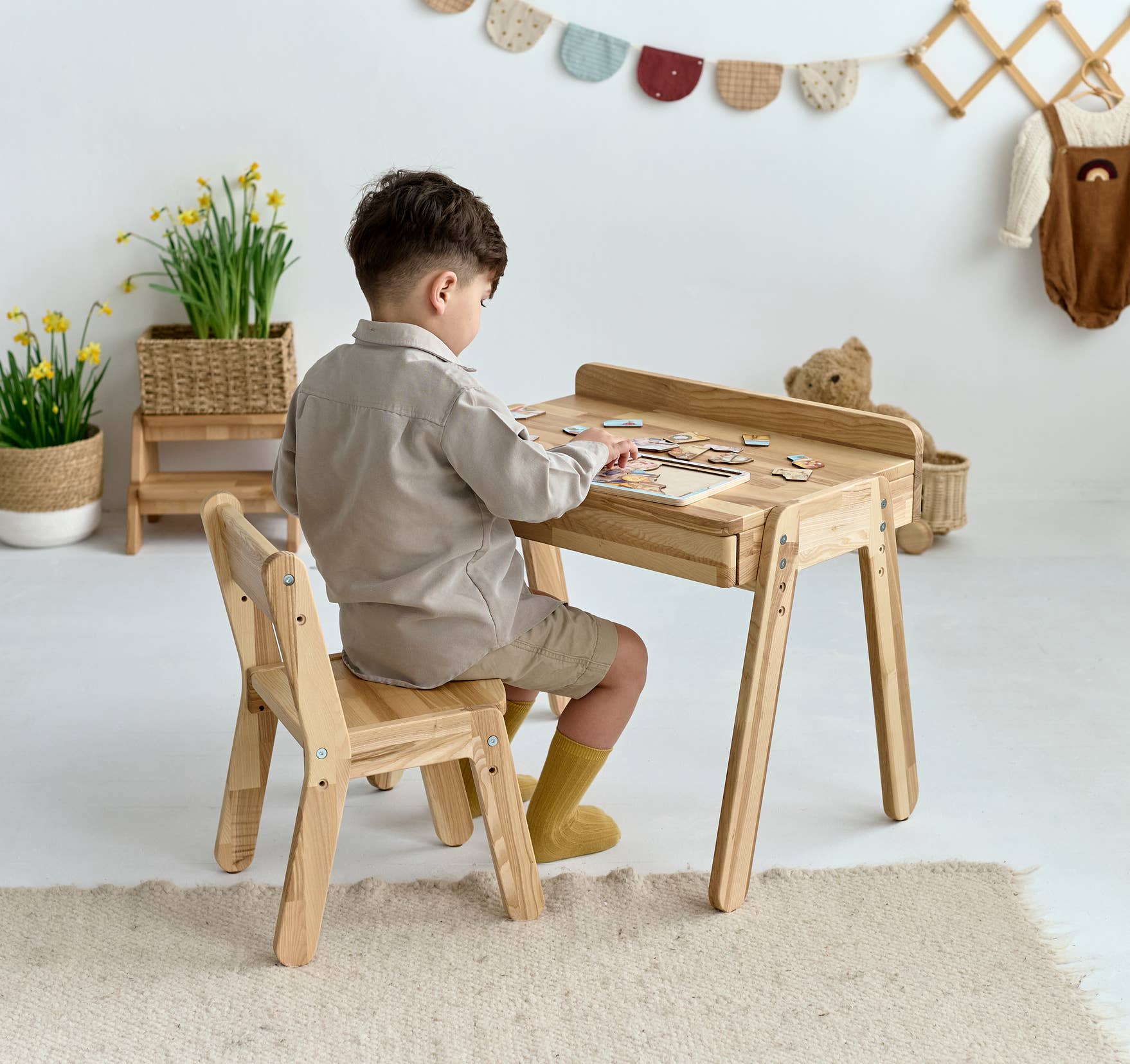 ODEAS - Wholesale Stoel - Kinderen - Kinderschrijfset met bureau en stoel van essenhout4