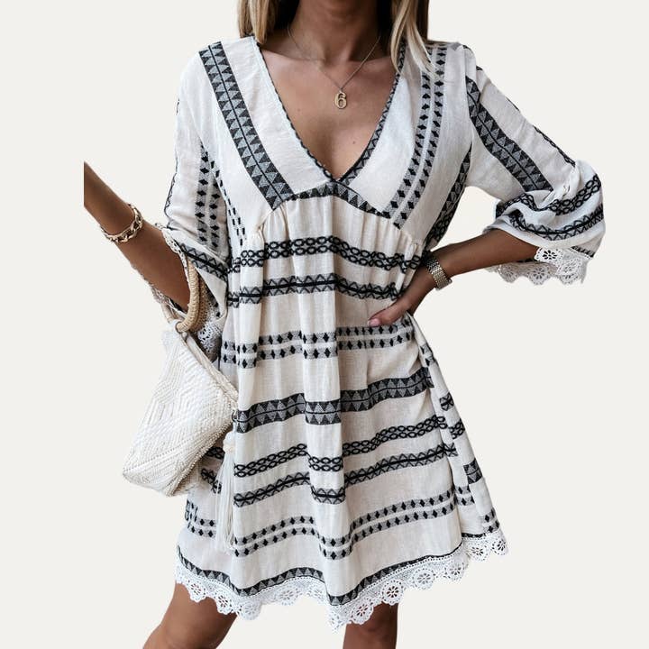 The Moment Collection - Vendita all'ingrosso Vestito - Donna - Mini abito in pizzo lavorato all'uncinetto con scollo a V stampato in stile boho3