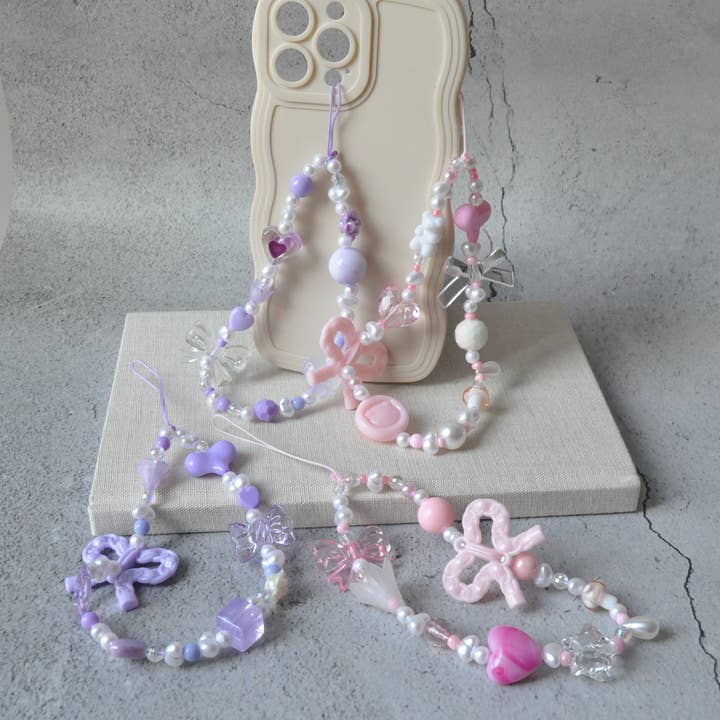 Lyserød og lilla æstetisk perlet telefoncharmerem for engroshandel hos TheMellys