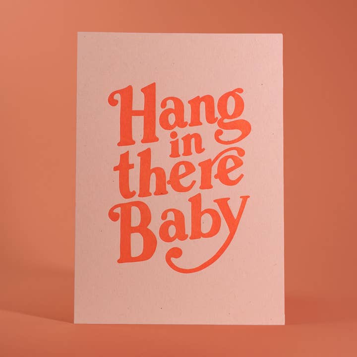 Impression d'art typographique 5x7" "Hang In There Baby" pour la vente par Half Pint Studio
