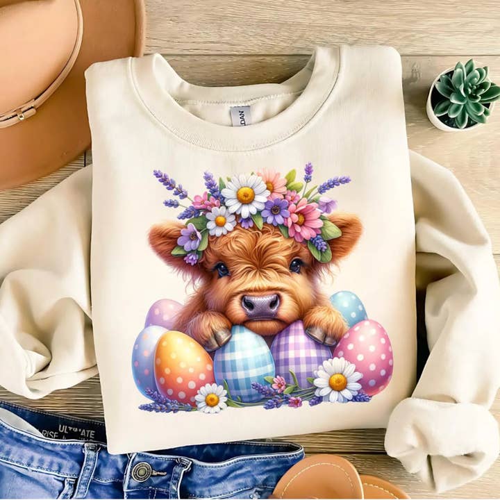 Sweatshirt Highland Cow de Pâques pour la vente par Top Knot Apparel