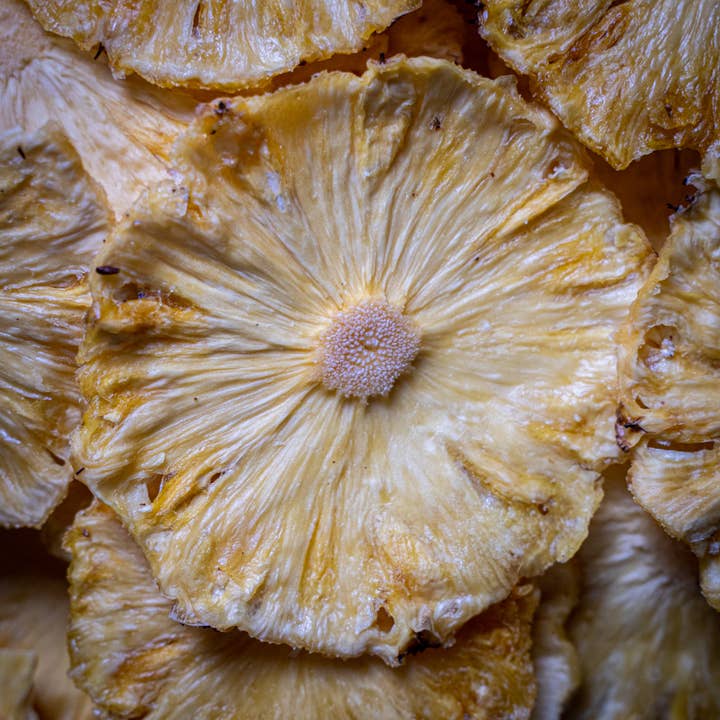 Torkade ananasskivor i bulk för wholesale av RAYA