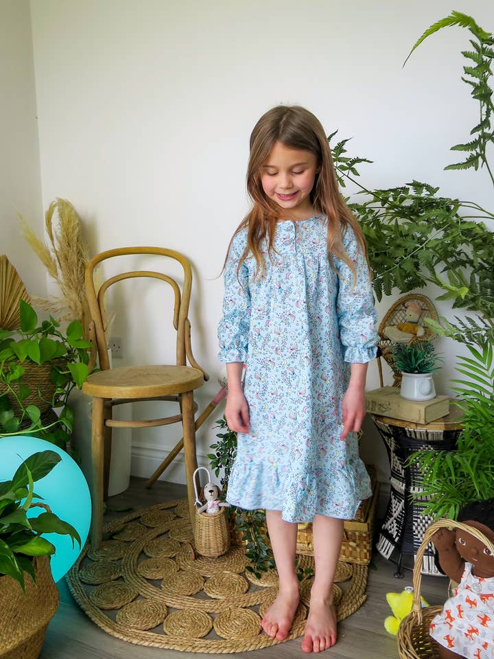 Blauwe nachtjapon met lange mouwen Cosmic Moon & Star voor wholesale door Fox In A Box