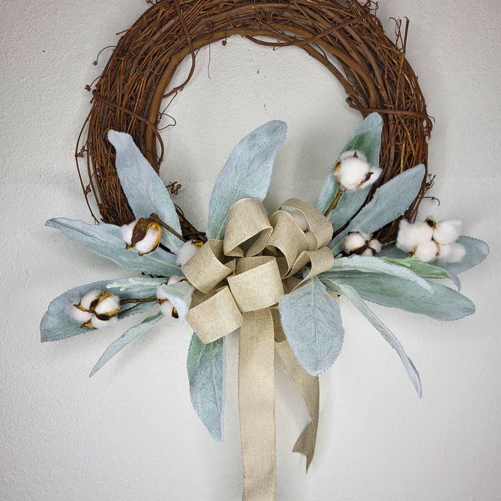 Oreille d'agneau et petite couronne de printemps ou de tous les jours en coton pour la vente par An Array of Wreaths, LLC
