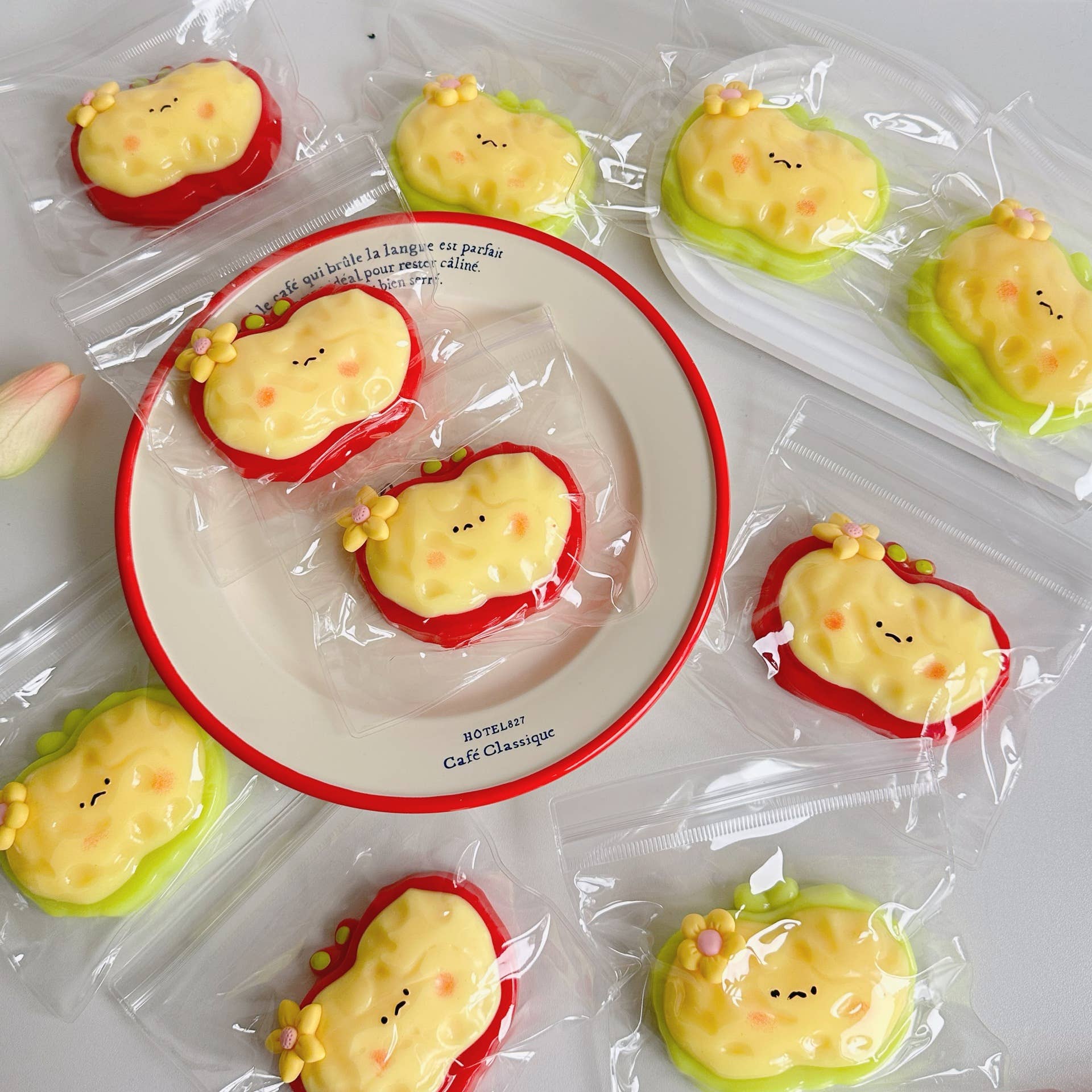 Sparkling Extras - Vente Jouet mou – enfant et bébé - Jouet Squishy Taba Pomme Rouge Mignonne Anti-Stress1