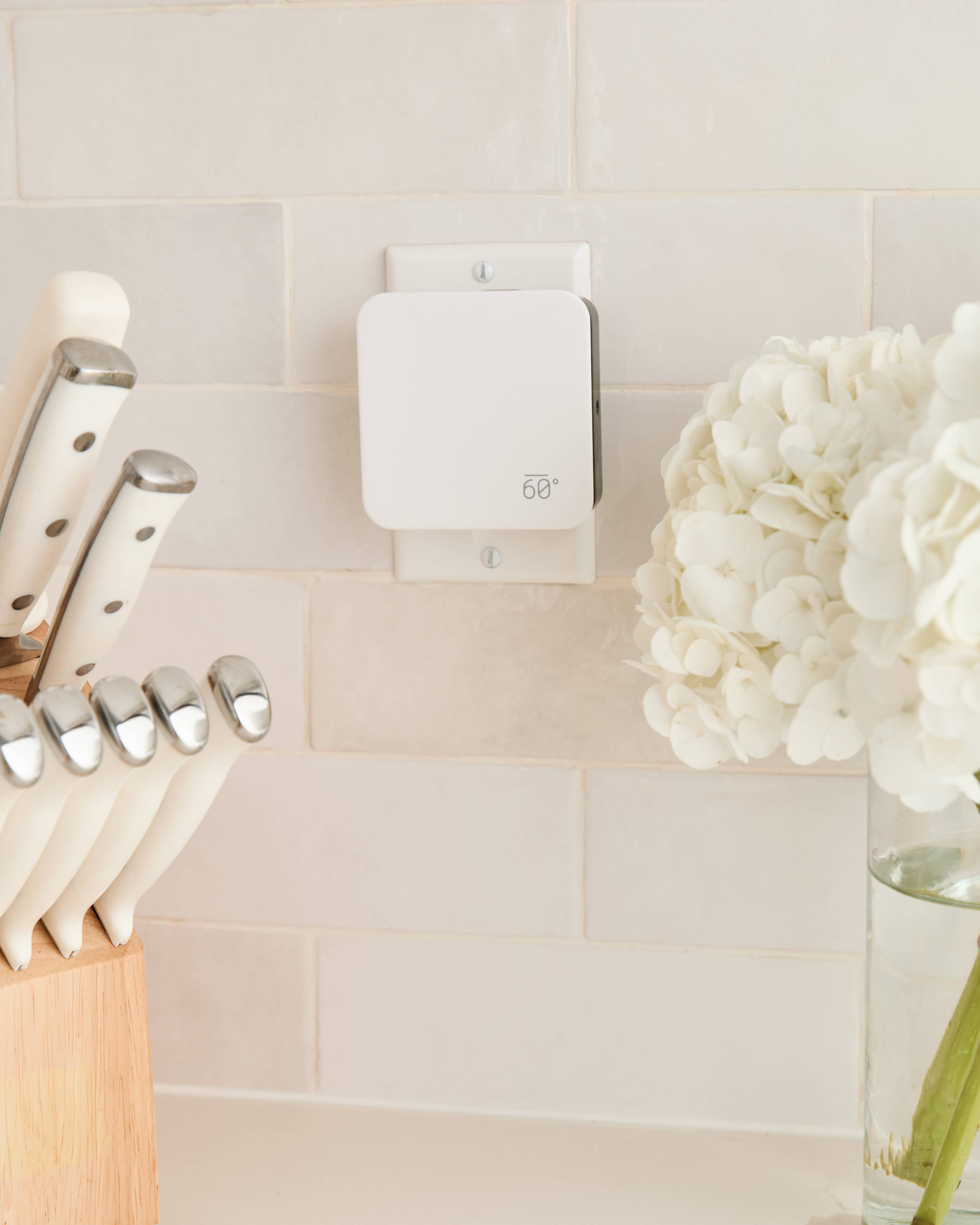 Below 60 - Wholesale Electronic Diffuser - Seasonal Starter Kit (Plug-in Wall Diffuser + 3 Seasonal Scents) | Gift Set | Home Fragrances by Hilary Duff 4