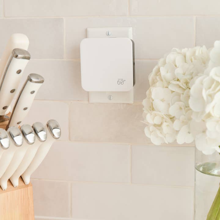 Below 60 - Wholesale Electronic Diffuser - Seasonal Starter Kit (Plug-in Wall Diffuser + 3 Seasonal Scents) | Gift Set | Home Fragrances by Hilary Duff 4