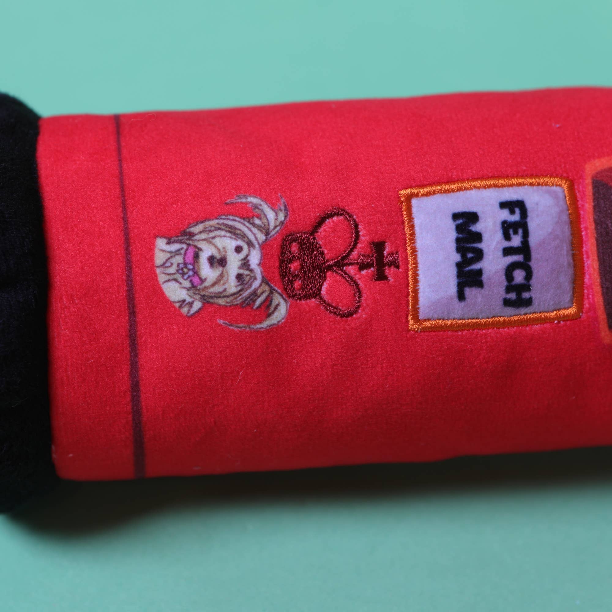 PetLondon – wholesale Pet rope toy – Dog – British Dog Mailbox Tug Toy3