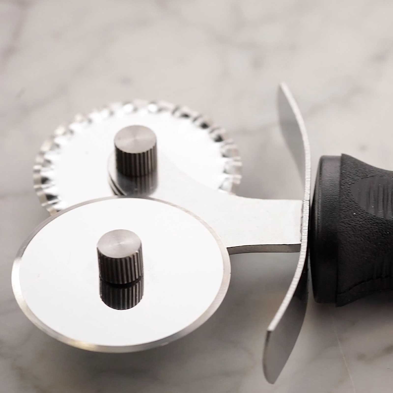 TableCraft Products Company - Vente Ustensile/gadget de cuisine - Coupe-pâtisserie double PerfectGrip3