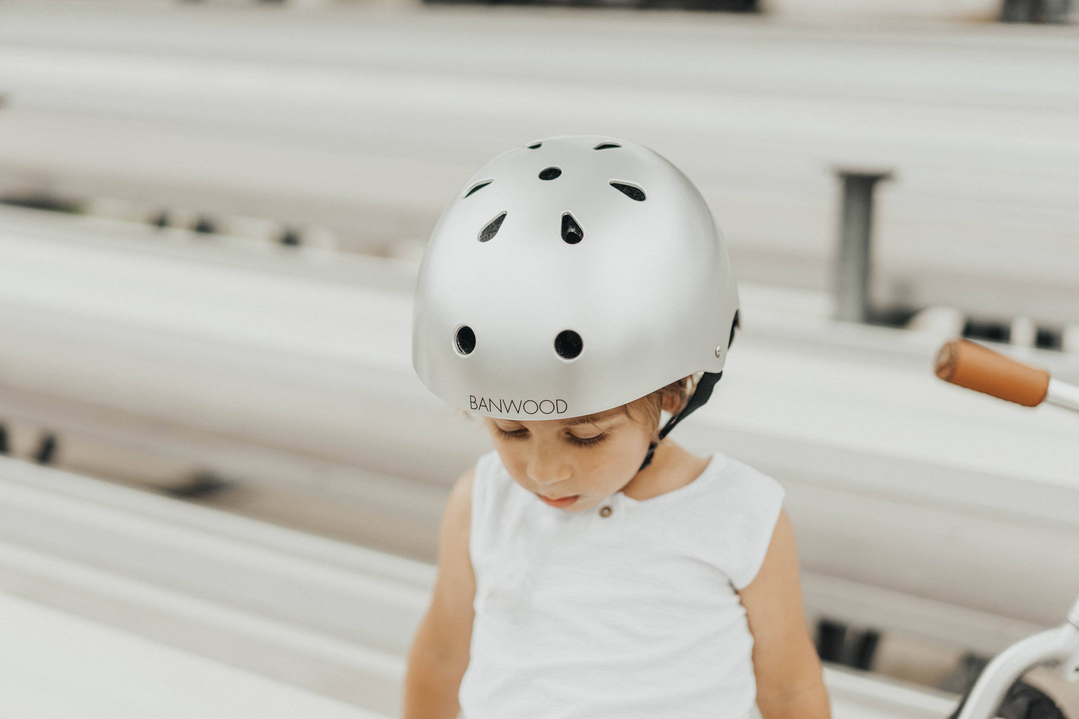 Banwood Inc - Wholesale Bike/Scooter - Kids - BANWOOD HELMET - CHROME (50-54 cm)1