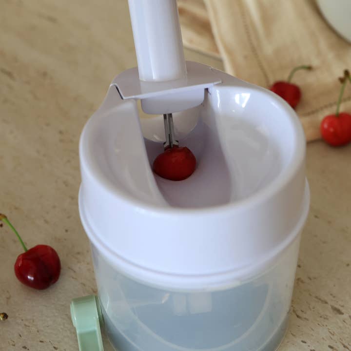 Menastyl - Wholesale Cookie Cutter - White plastic cherry pitter6