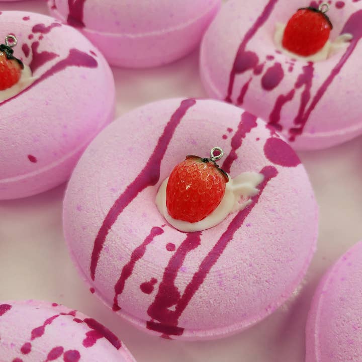 6 x Strawberry Cheesecake Wholesale Donut Bath Fizzer and other Purchase Wholesale badebomben. Free Returns & Net 60 Terms on Faire trending on Faire.