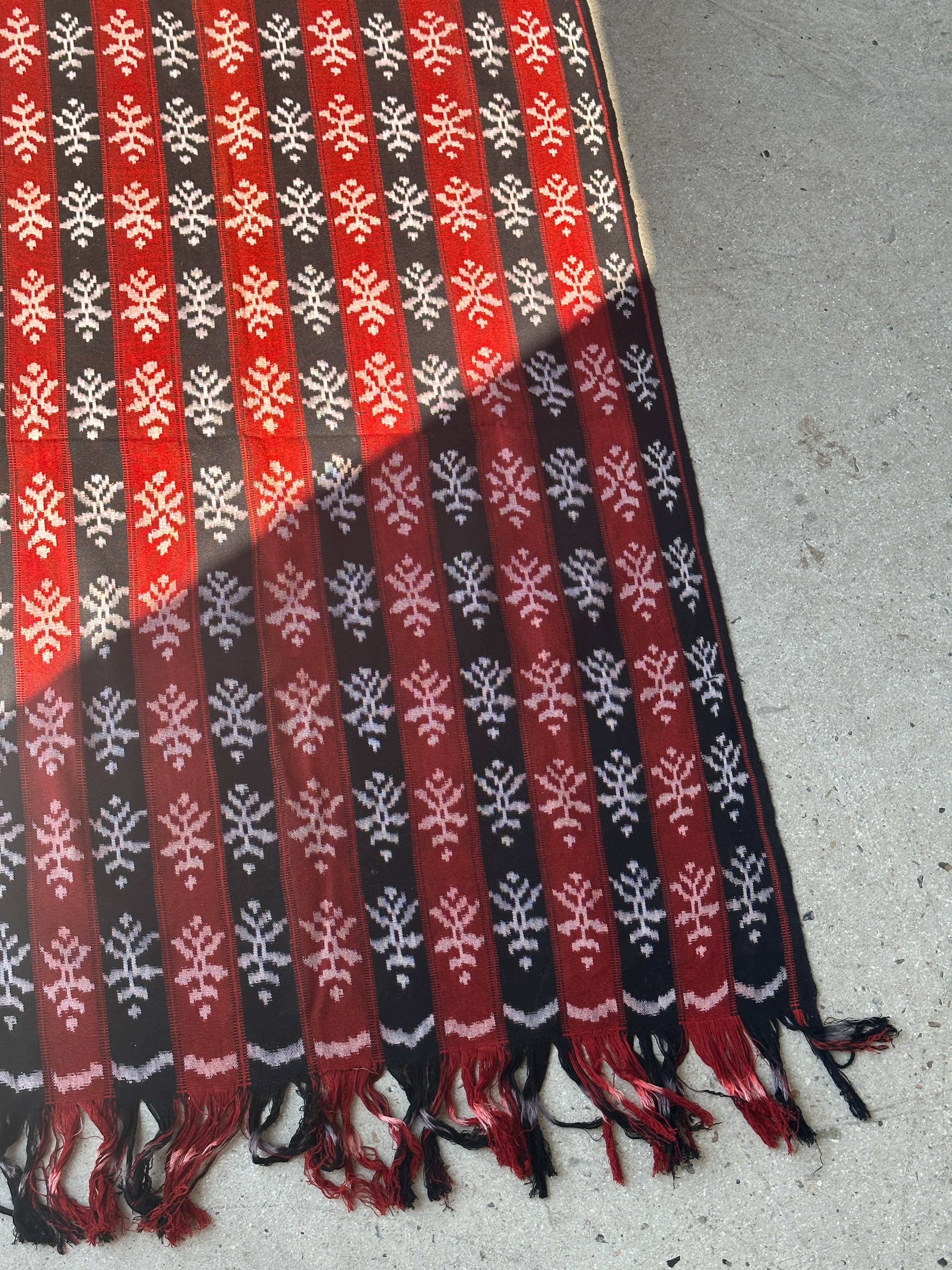 Office Objets - Wholesale Coverlet - Ikat, traditional Indonesian fabric from the island of Savu (Timor) red and black 2m25x7531