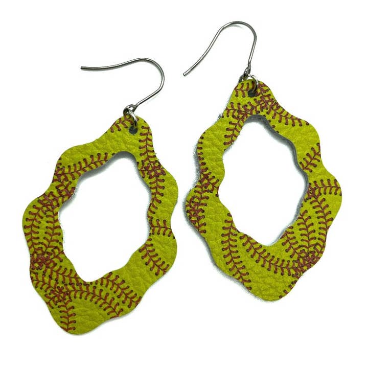 Softball Blonder Kammusling for engroshandel hos The Pink Antler Accessory Co.