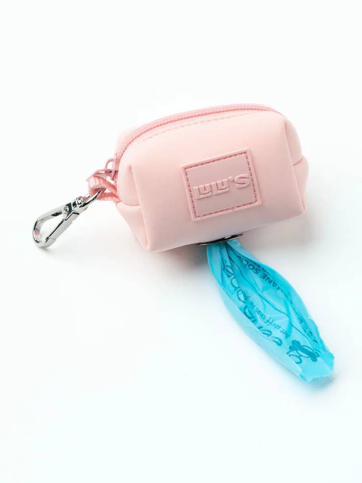 Attache de laisse pour distributeur de sacs à crottes - Nosey Pink pour la vente par Lulu's from Cali