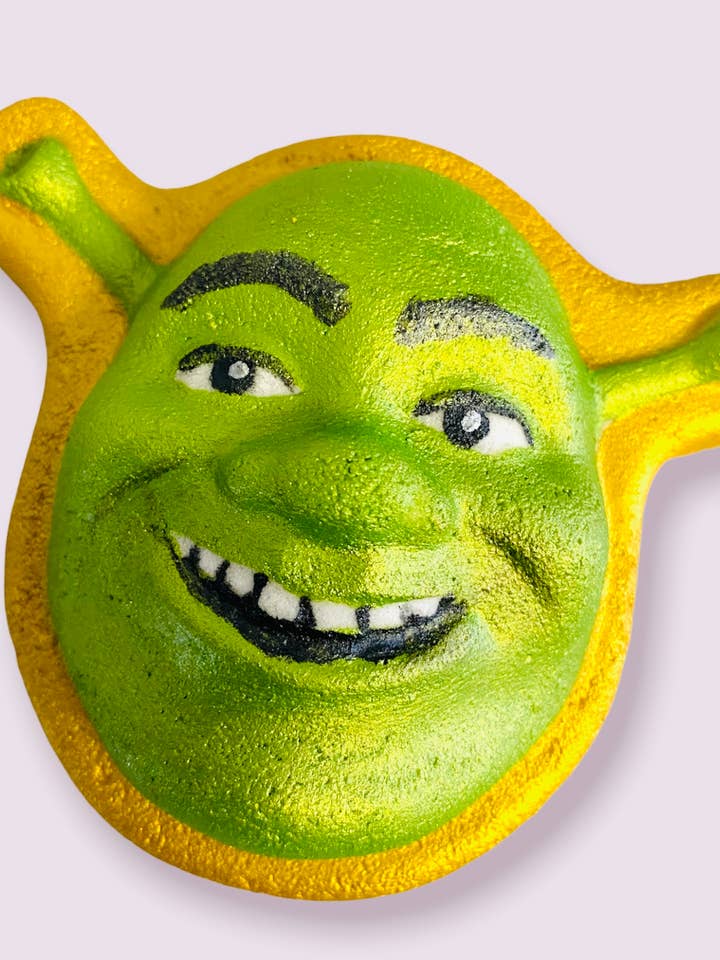 Bunt eingebettete Badebombe von Ogar Scented in Creede für den Großhandel von Flaming desserts