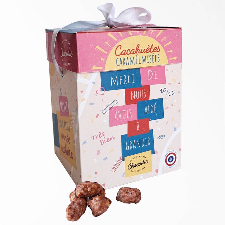 CHOCODIC - Wholesale Chocolate Box - END OF SCHOOL YEAR CARAMELIZED PEANUTS GIFT CUBE 2