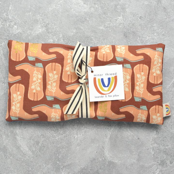 Coussin pour les yeux lesté en forme de bottes de cowboy à motif floral doré pour la vente par Minor Thread