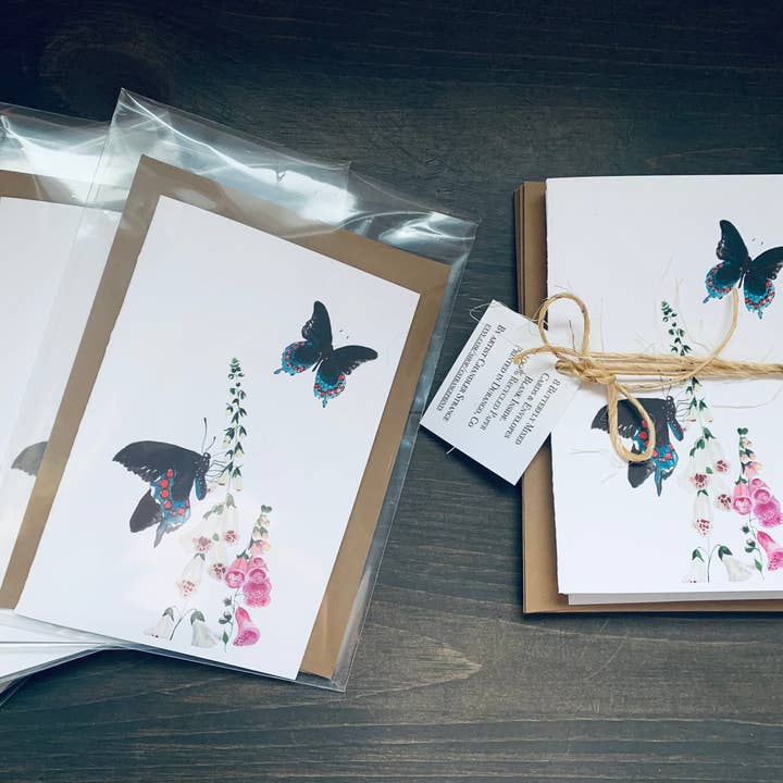 Chandler Strange Art – wholesale Vardagliga hälsningskort – Svart svalehalefjäril med fingerborgsblommor hälsningskort2