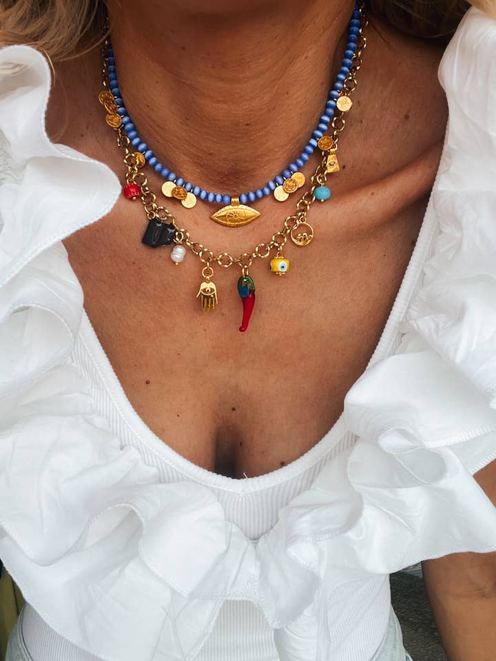 Halsband med flera berlocker för sommaren och mörkblått pärlhalsband för wholesale av Goupi