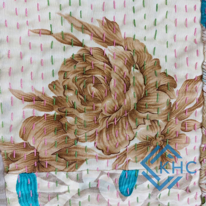 KHC - Venta al por mayor Edredones acolchados - Colcha de Seda Patchwork Boho Chic Blanca Diseño Ecléctico Colorido Decoración de Habitación4