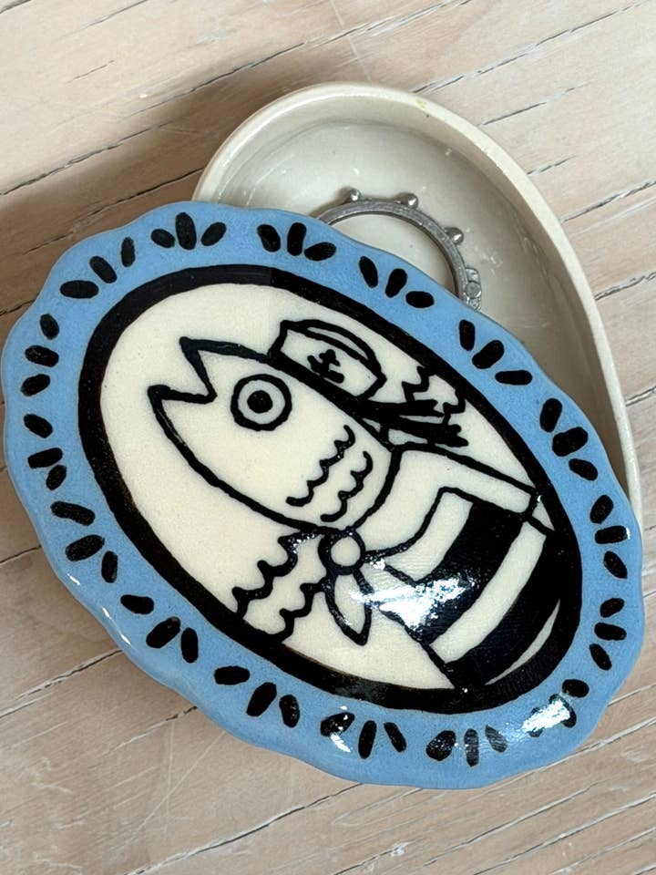 Sjöman Sardin Smyckeskrin för wholesale av Rolly Poly Studios