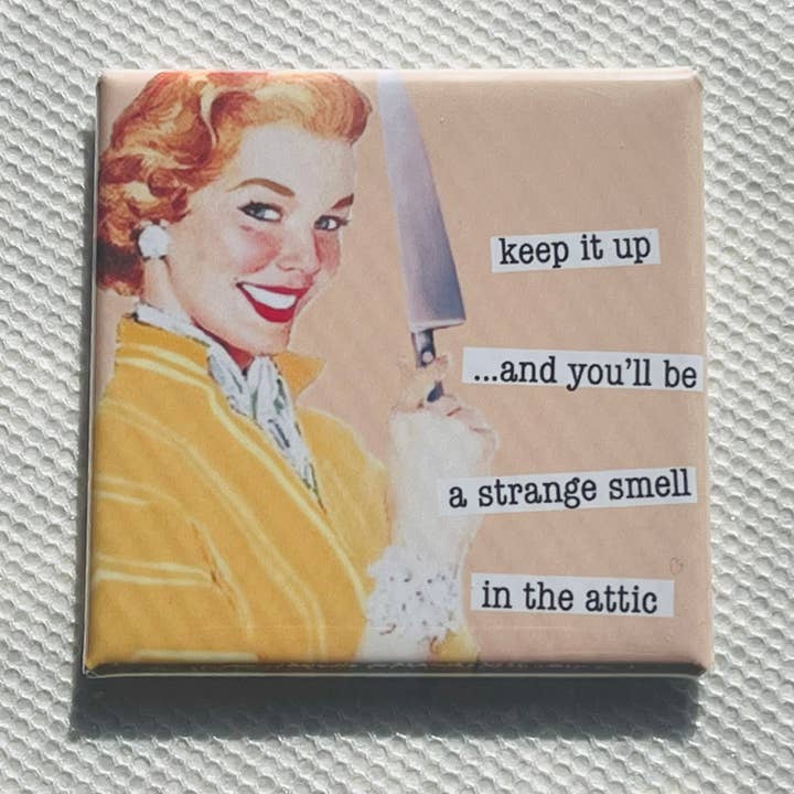 WEITERMACHEN... UND DU WIRST EIN SELTSAMER GERUCH AUF DEM DACHBODEN SEIN, LUSTIGER 2x2 MAGNET für den Großhandel von Stuck On Joy