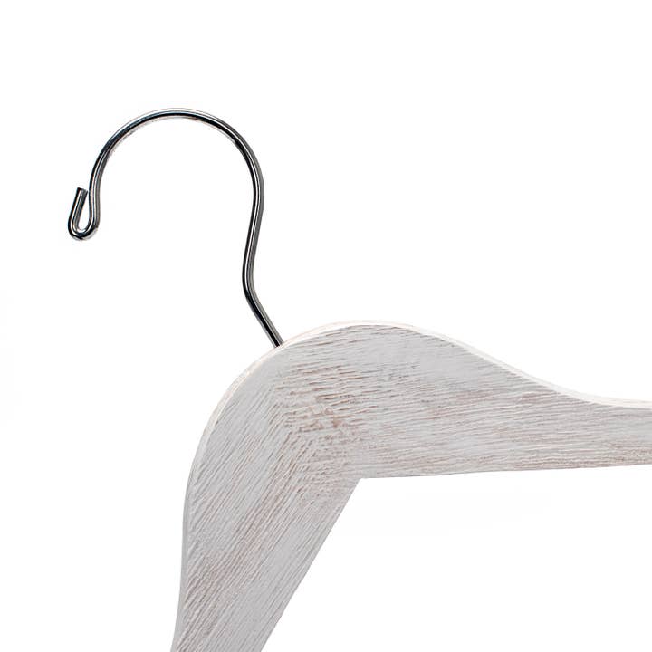 Quality Hangers – Großhandel Kleiderbügel – WV40 - Weißer rustikaler Vintage-Holzkleiderbügel, 44,5 cm - 80 Stück12