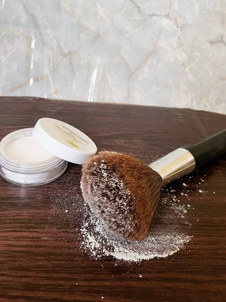 Matte Setting Powder for wholesale by Inaygia Beauty