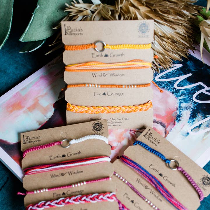 Présentoir en bois Element Bracelet pour la vente par Lucia's Imports